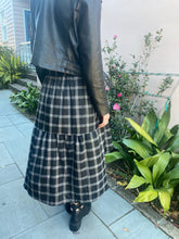 Load image into Gallery viewer, Black Plaid Skirt
